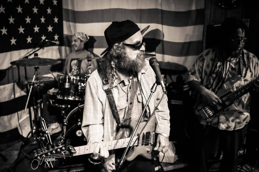 Jaskamon playing live in Licoln City Reggae Band Jaskamon in Licoln City | Road Trip Travel Photography of Oregon | USA