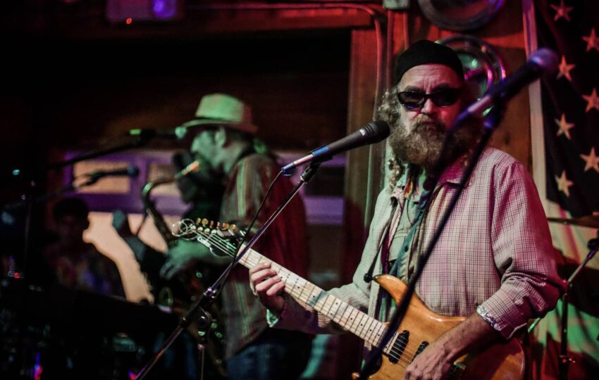 Reggae Band Jaskamon in Licoln City | Road Trip Travel Photography of Oregon | USA
